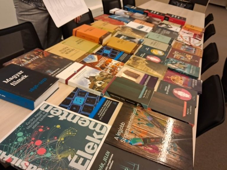 Könyvek, kapcsolódások, közös gondolkodás az NKE Nemeskürty István Tanárképző Karon