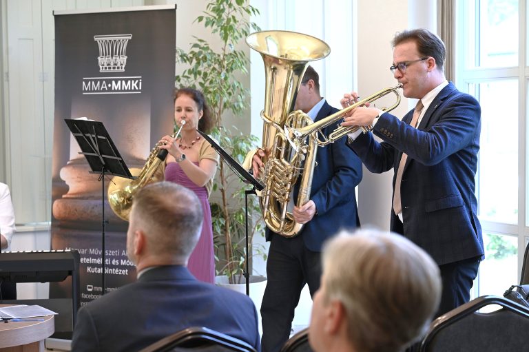 Na de melyek azok a „gitáros kórusok” – vitanap a Hild-villában